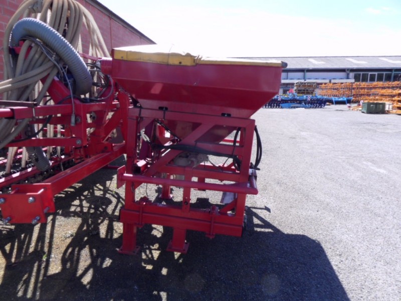 SEMOIR AGROPRET 4M + TREMIS