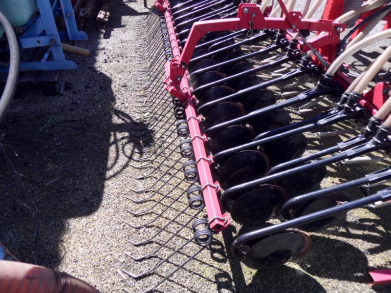SEMOIR AGROPRET 4M + TREMIS