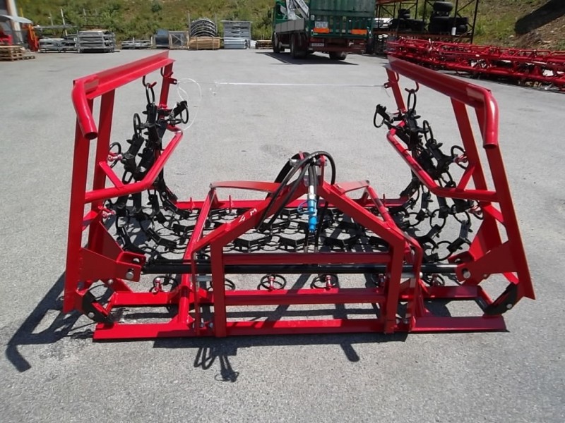Herse de prairie 4m, repliage hydraulique
