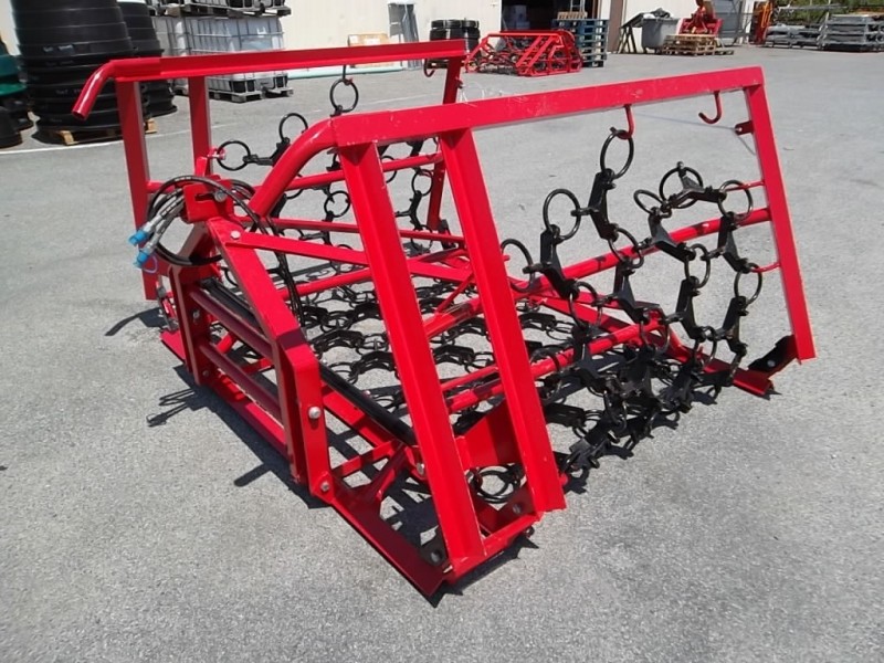 Herse de prairie 4m, repliage hydraulique