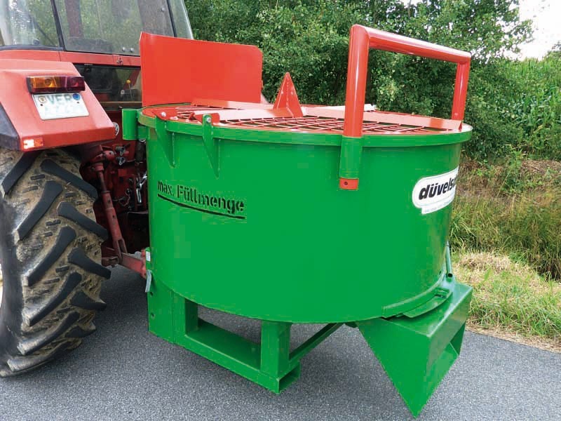 Malaxeur à béton 800 litres / 1200 litres volume total / avec moteur hydro