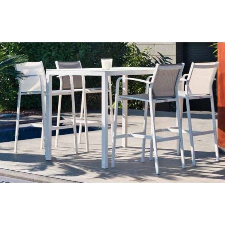 ﻿MANGE DEBOUT GALLIS / 1 Table + 4 fauteuils